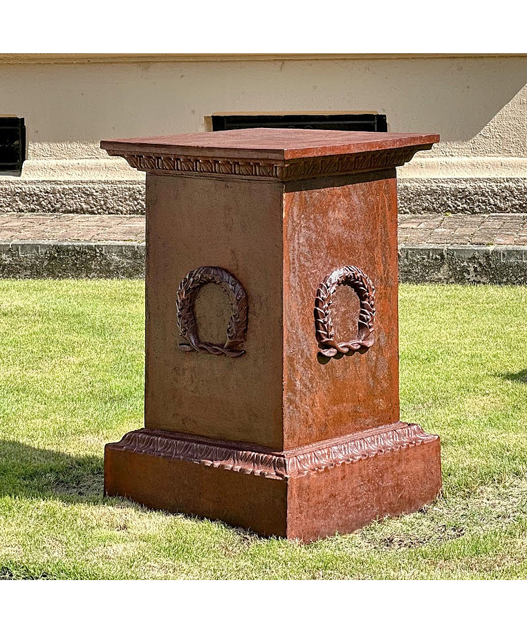 imagem do produto Base de Vaso Romano GG em Ferro Fundido 95cm VRF101 Para Jardins de Luxo 
