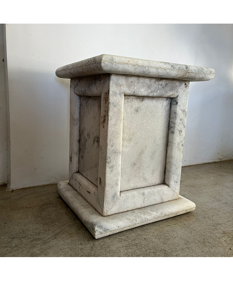 imagem do produto Base Esculpida em Mármore Branco 50cm VRMP291 