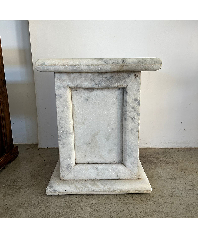 imagem do produto Base Esculpida em Mármore Branco 50cm VRMP291 