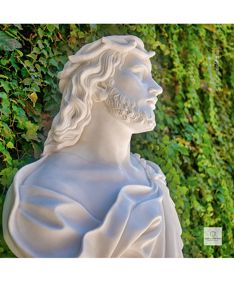 imagem do produto Busto de Jesus Cristo em Mármore Branco 79cm BMP061 Escultura Sacra Sofisticada