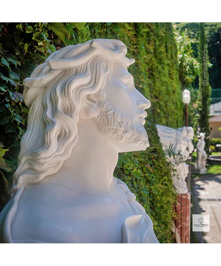 imagem do produto Busto de Jesus Cristo em M�rmore Branco 79cm - BMP061