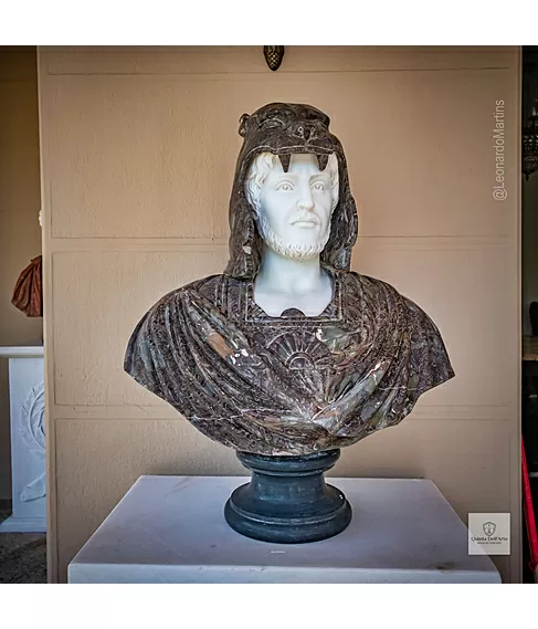 imagem de Busto em M�rmore de H�rcules VII 83cm - BMP043