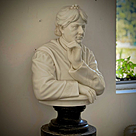 imagem do produto Busto Helena Blavatsky em Mármore Branco 90cm BMP079 Misticismo e Elegância