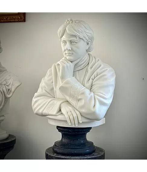 imagem de Busto Helena Blavatsky em M�rmore Branco 90cm - BMP079