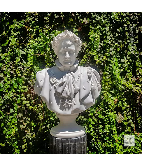 imagem de Busto Napoleão Bonaparte com Coroa de Louros Mármore Branco 72cm BMP070