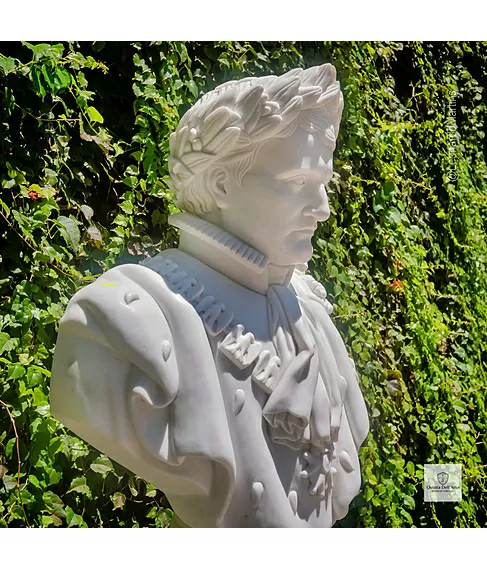 imagem de Busto Napoleão Bonaparte com Coroa de Louros Mármore Branco 72cm BMP070