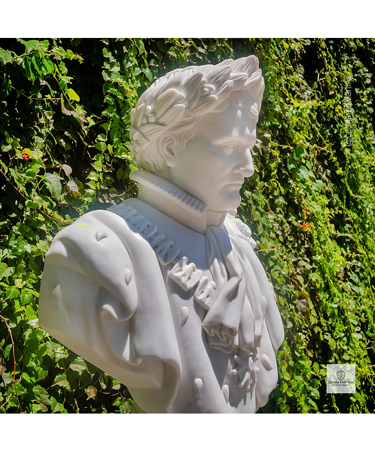 imagem do produto Busto Napoleão Bonaparte com Coroa de Louros Mármore Branco 72cm BMP070