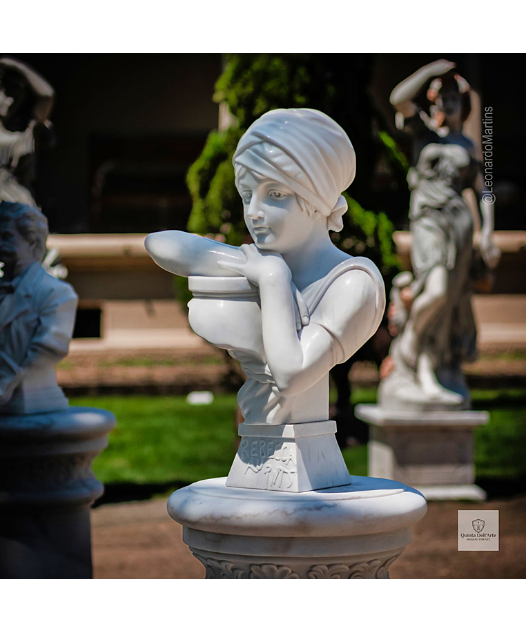 imagem do produto Busto Rebecca Au Pints em M�rmore Branco 65cm - BMP067