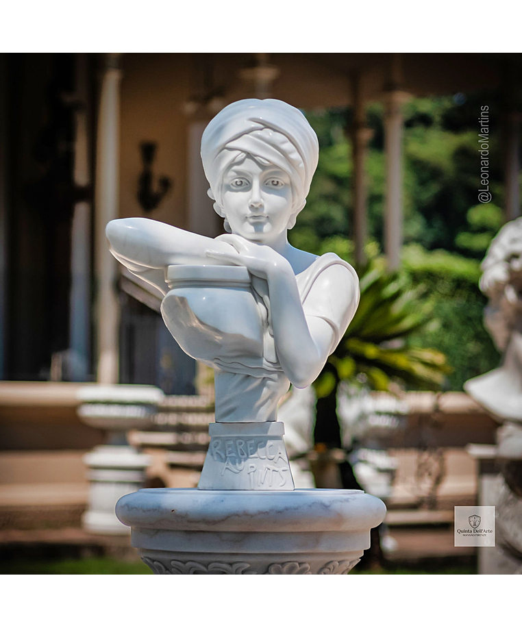imagem do produto Busto Rebecca Au Pints em M�rmore Branco 65cm - BMP067