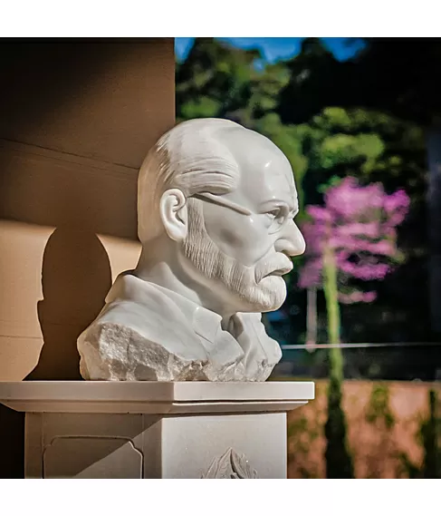 imagem de Busto Sigmund Freud em Mármore Branco 60cm Escultura Inspirada em Oscar Nemon 