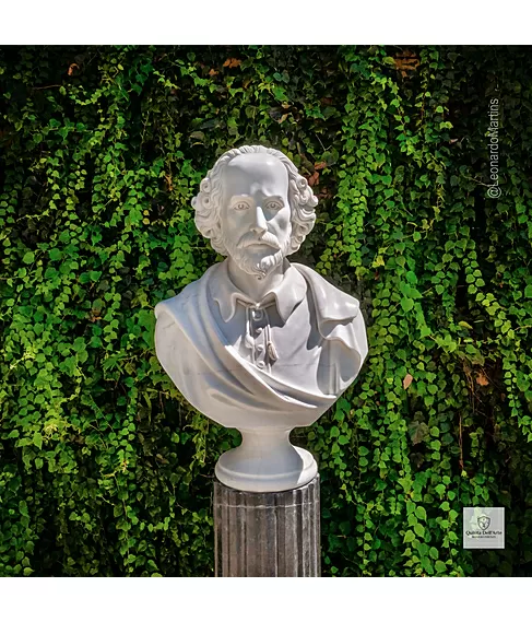 imagem de Busto William Shakespeare em Mármore Branco 83cm BMP060 Escultura Clássica Sofisticada