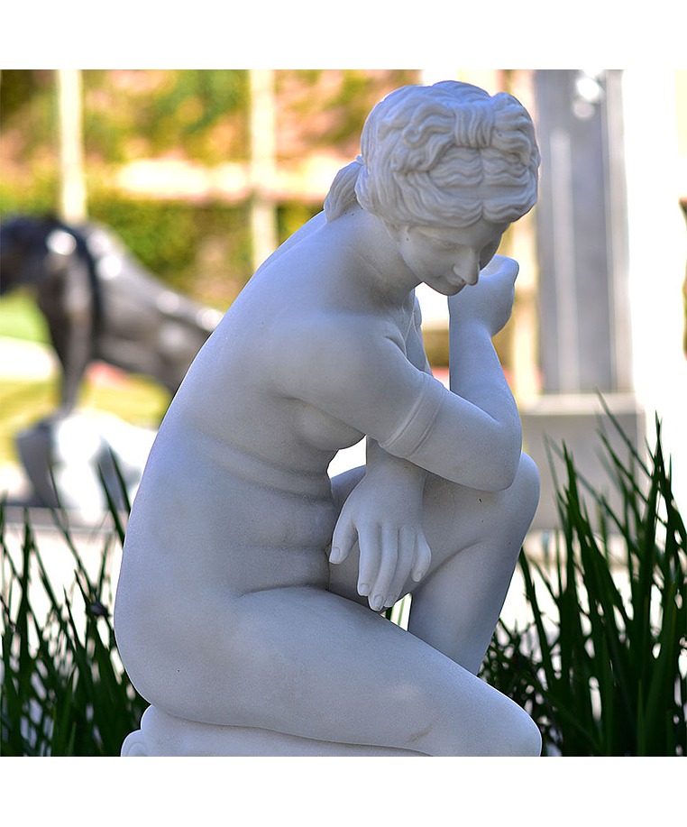 imagem do produto Escultura Afrodite Agachada 87cm - Emp447