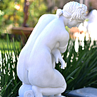 imagem do produto Escultura Afrodite Agachada 87cm - Emp447