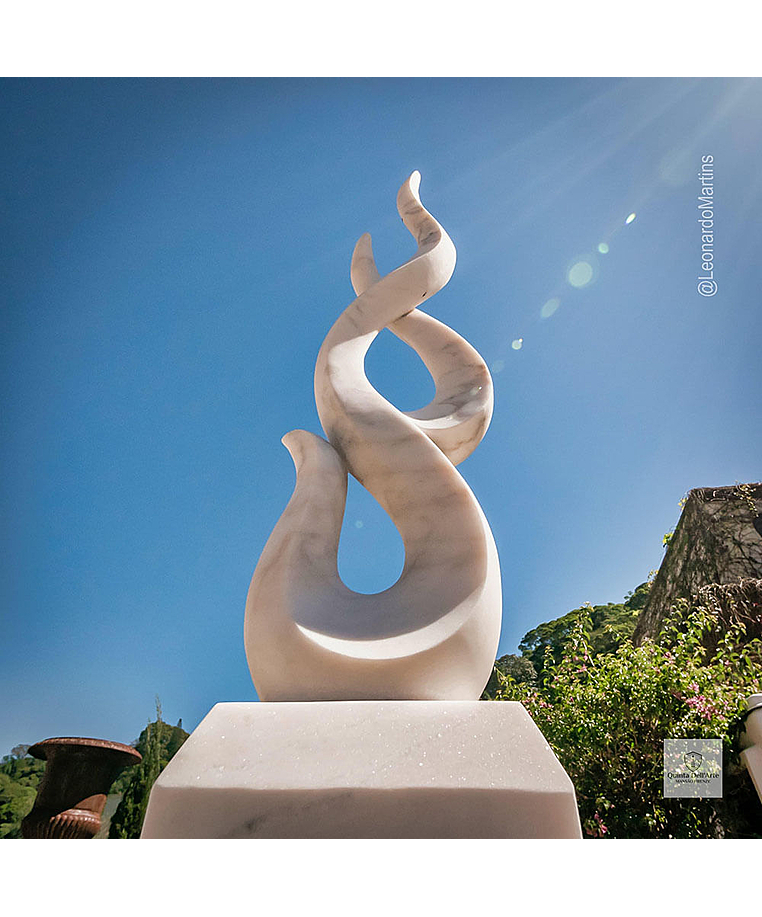 imagem do produto Escultura Chama Esculpida Branco 150cm - EMP740
