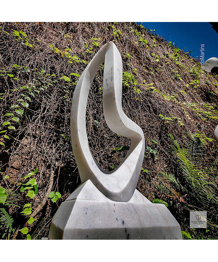 imagem do produto Escultura Curva Eterna M�rmore Branco 100cm - EMP744
