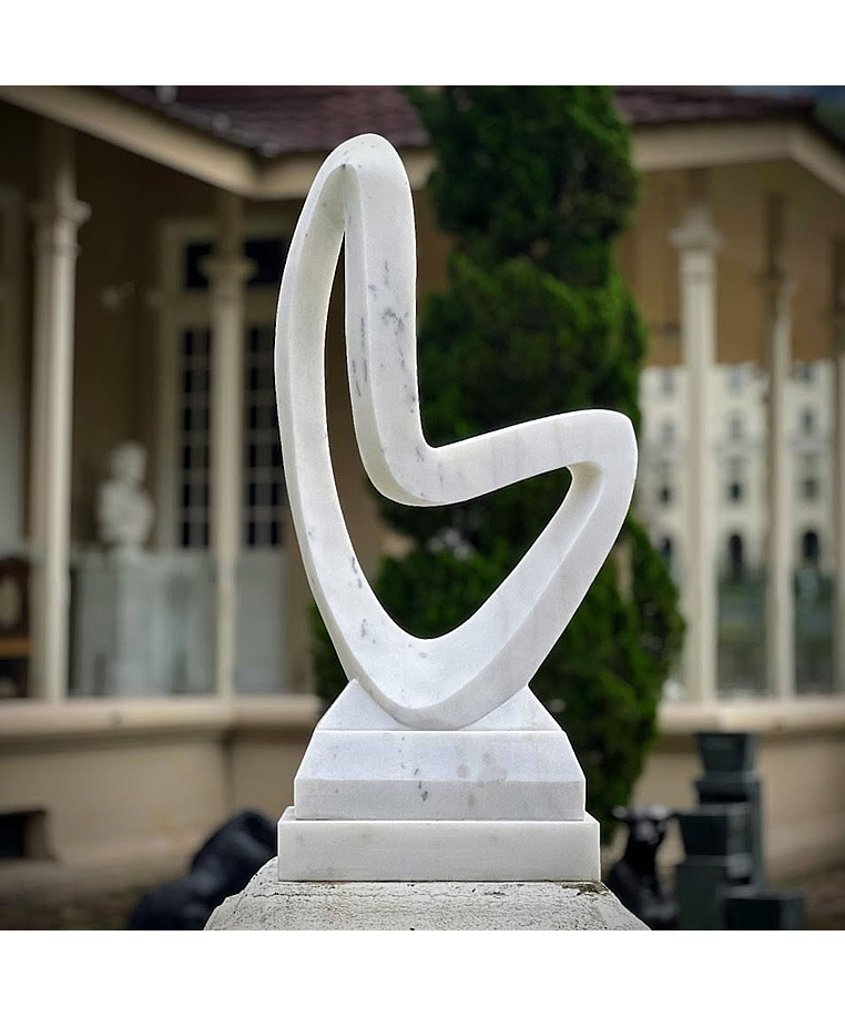 imagem do produto Escultura Curva Eterna M�rmore Branco 100cm - EMP744