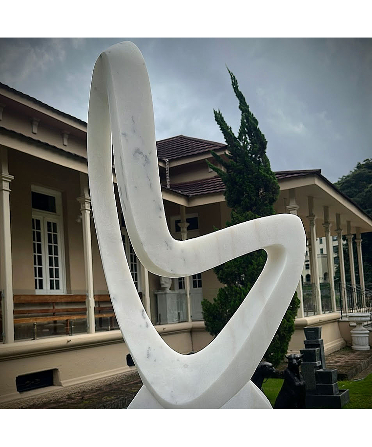 imagem do produto Escultura Curva Eterna M�rmore Branco 100cm - EMP744