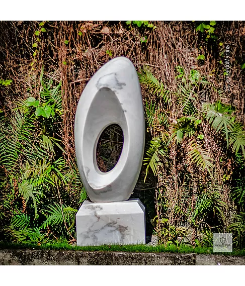 imagem de Escultura Elo Eterno Mármore Branco 100cm - EMP228 Elegância e Significado