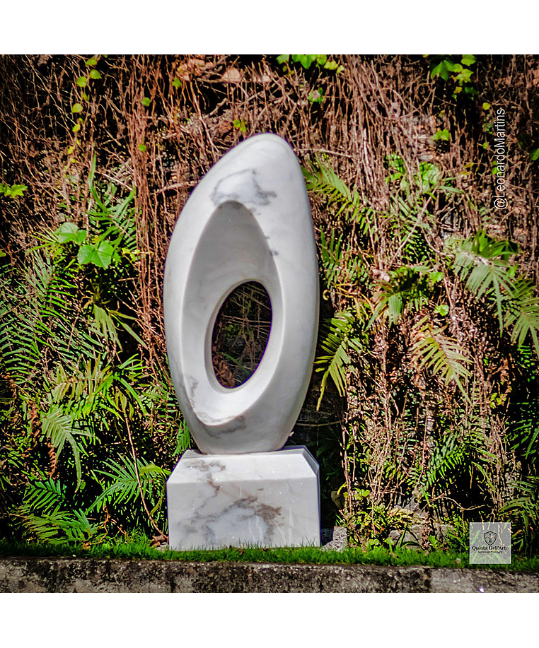 imagem do produto Escultura Elo Eterno Mármore Branco 100cm - EMP228 Elegância e Significado