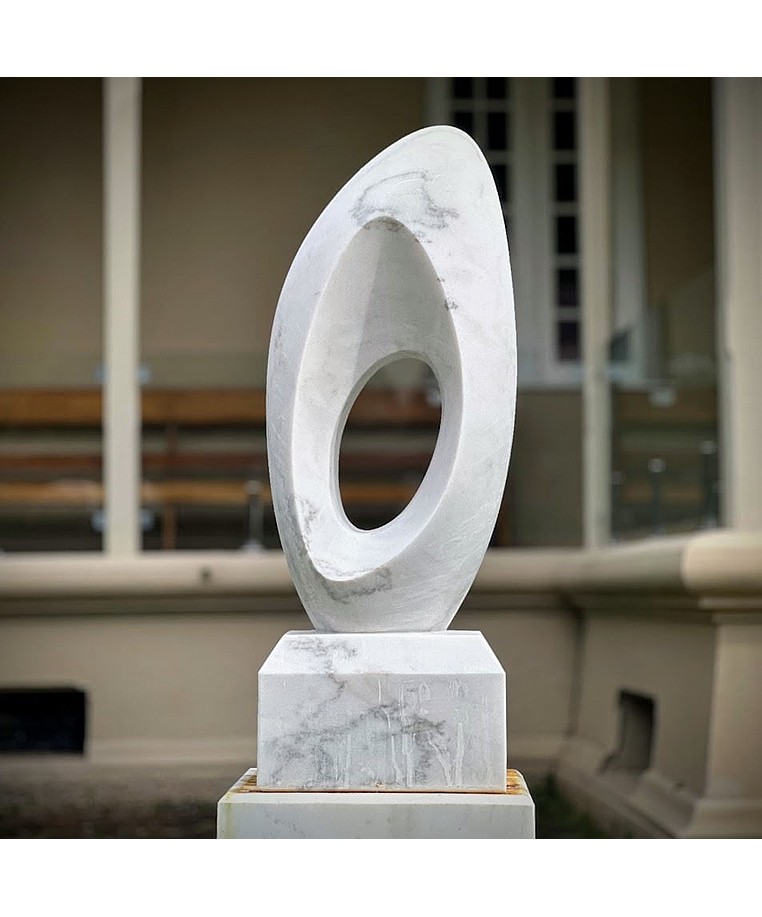 imagem do produto Escultura Elo Eterno Mármore Branco 100cm - EMP228 Elegância e Significado