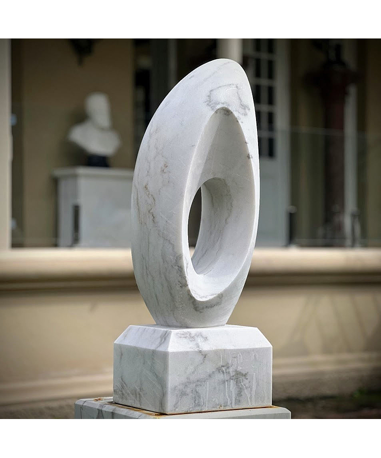 imagem do produto Escultura Elo Eterno Mármore Branco 100cm - EMP228 Elegância e Significado