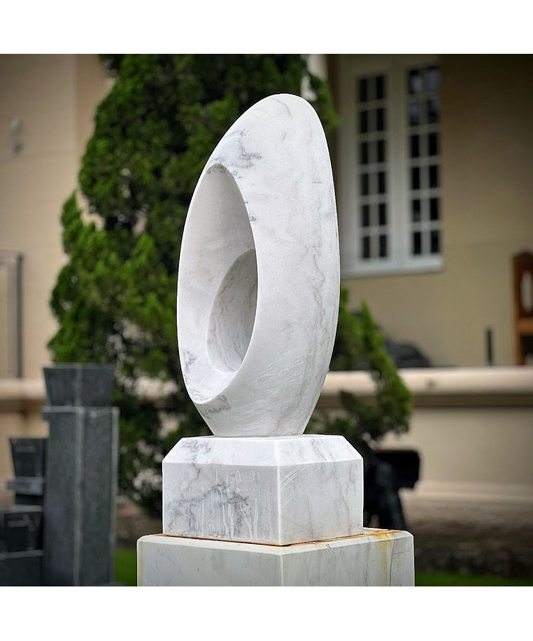 imagem do produto Escultura Elo Eterno Mármore Branco 100cm - EMP228 Elegância e Significado