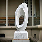 imagem do produto Escultura Elo Eterno Mármore Branco 100cm - EMP228 Elegância e Significado