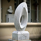 imagem do produto Escultura Elo Eterno Mármore Branco 100cm - EMP228 Elegância e Significado