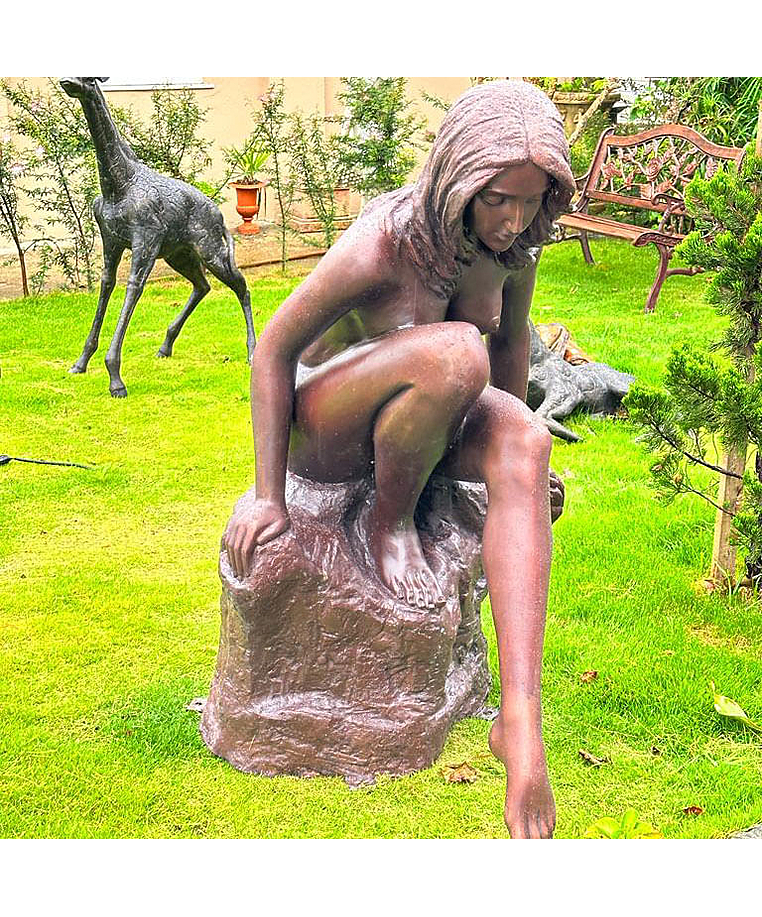imagem do produto Escultura em Bronze Ninfa na Piscina 122cm - EBZ572