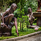 imagem do produto Escultura em Bronze Ninfa na Piscina 122cm - EBZ572