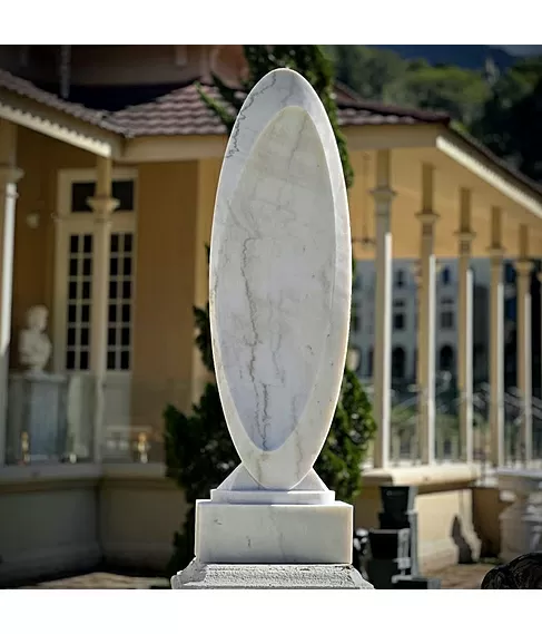 imagem de Escultura Essencia Refletida Mármore Branco 160cm - EMP722 Sofisticação e Arte
