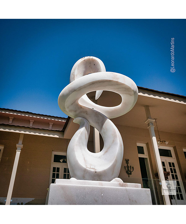 imagem do produto Escultura Fluxo Cont�nuo M�rmore Branco 120cm - EMP742