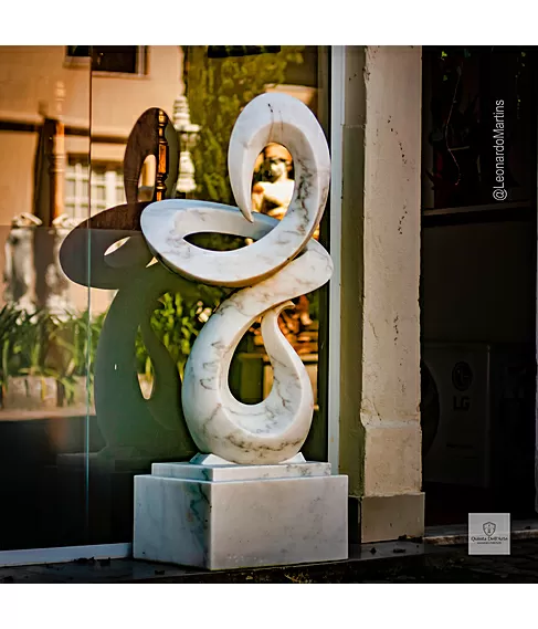 imagem de Escultura Fluxo Cont�nuo M�rmore Branco 150cm - EMP743