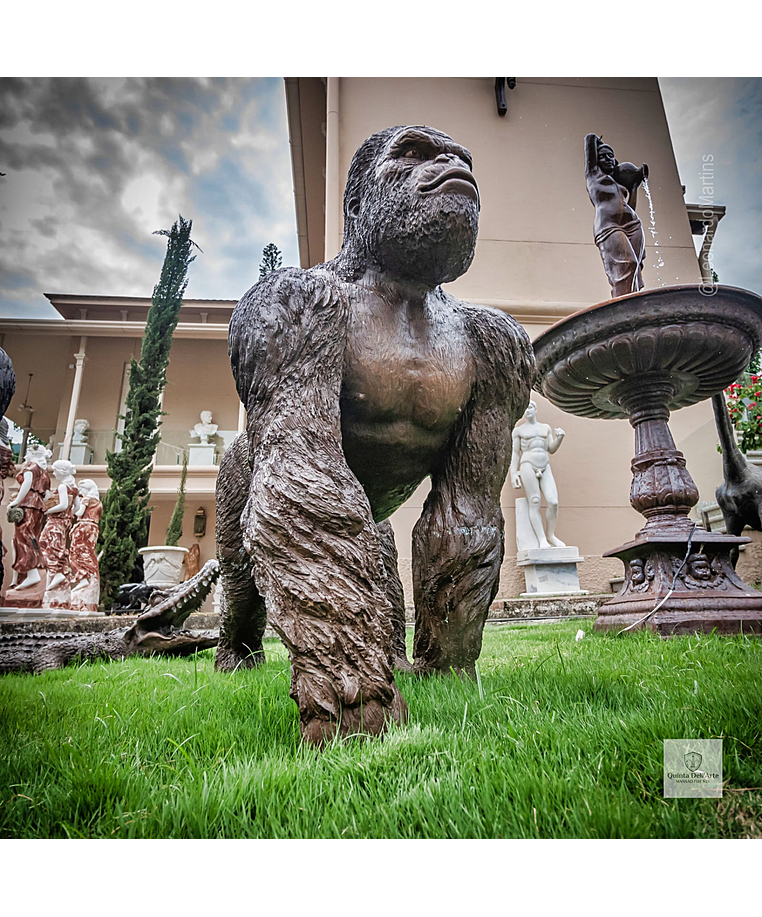 imagem do produto Escultura Gorila de Bronze Andando 105cm - EBZ710
