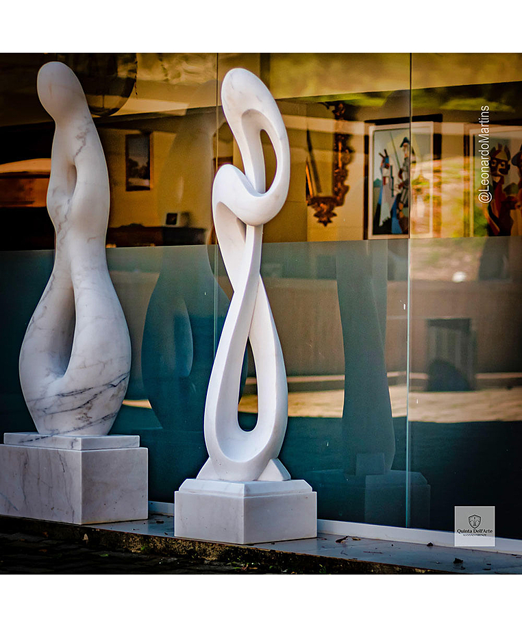 imagem do produto Escultura Harmonia Real Mármore Branco 160cm - EMP736 Elegância para paisagismo