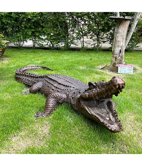 imagem de Escultura Jacaré em Bronze 180cm EBZ615 Imponência e Realismo