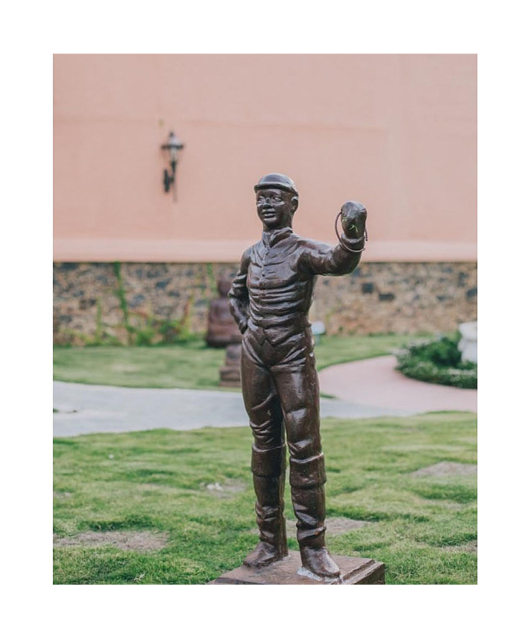 imagem do produto Escultura Jóquei de Ferro Fundido 115cm - VRF115 Arte e Movimento Clássico