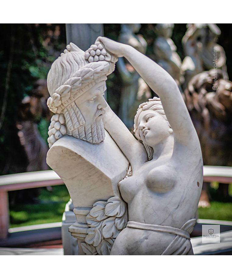 imagem do produto Escultura La Bacchante 150cm - EMP116 Arte Clássica e Sofisticação para Jardins de Luxo