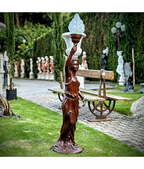 imagem de Escultura Lady Luminária em Ferro Fundido 125cm - EF239D Elegância e Funcionalidade
