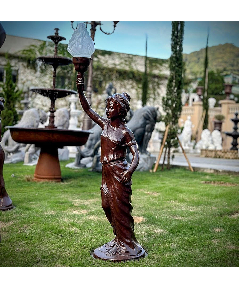 imagem do produto Escultura Lady Luminária em Ferro Fundido 125cm - EF239D Elegância e Funcionalidade