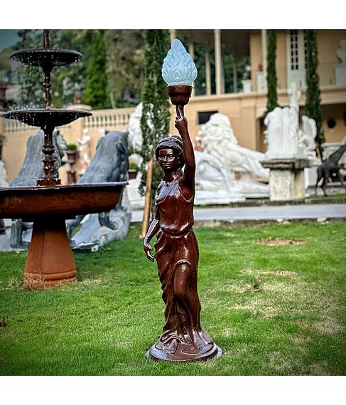imagem de Escultura Lady Luminária em Ferro Fundido 125cm - EF239E