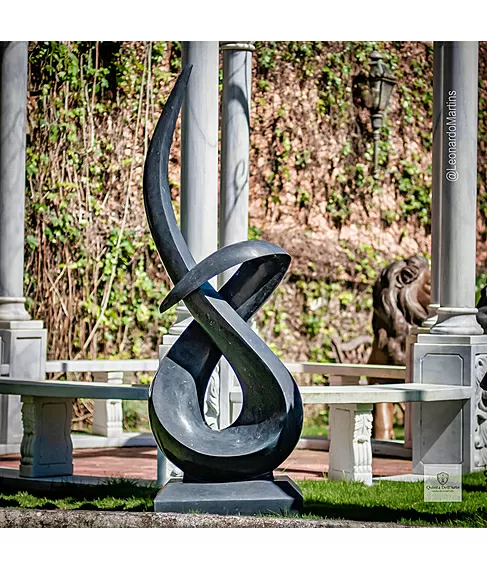 imagem de Escultura Linha Cont�nua em M�rmore Preto 170cm - EMP725