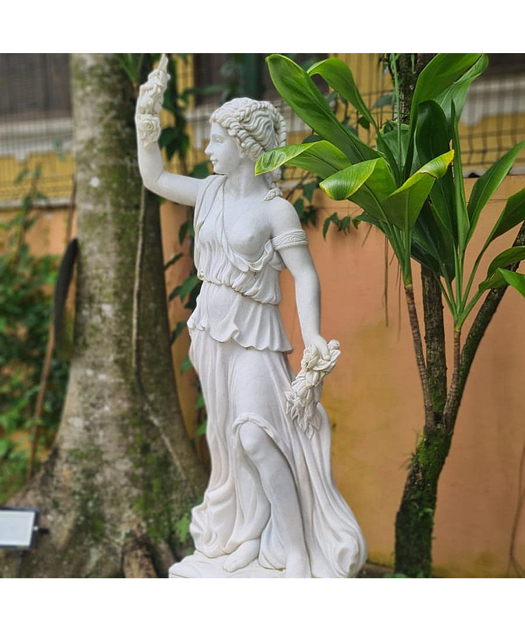 imagem do produto Escultura Mulher com Rosa nas Mãos 160cm - EMP458