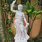 imagem do produto Escultura Mulher com Rosa nas Mãos 160cm - EMP458