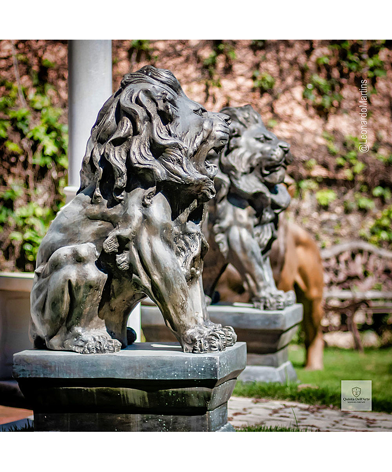 imagem do produto Escultura Par de Leões com Base em Bronze 120cm - EBZ608 Presença Imponente