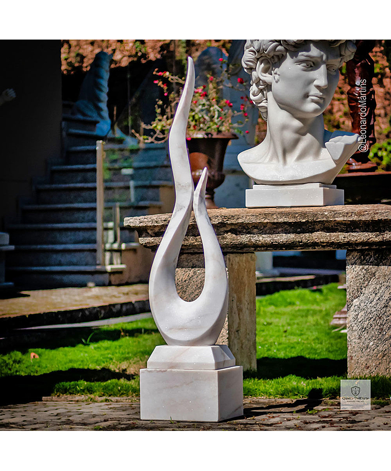 imagem do produto Escultura Ponta da Eternidade Mármore Branco 150cm - EMP741 Arte Contemporânea 