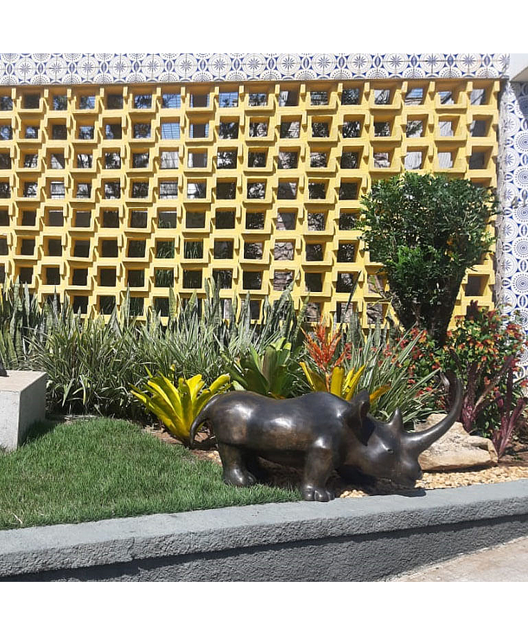imagem do produto Escultura Rinoceronte em Bronze 48cm EBZ513 Força e Elegância