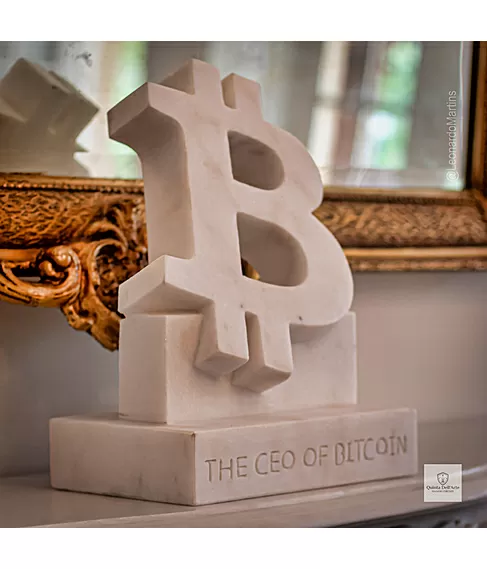 imagem de Escultura The CEO of Bitcoin em Mármore 40cm VRMP363 Design Exclusivo