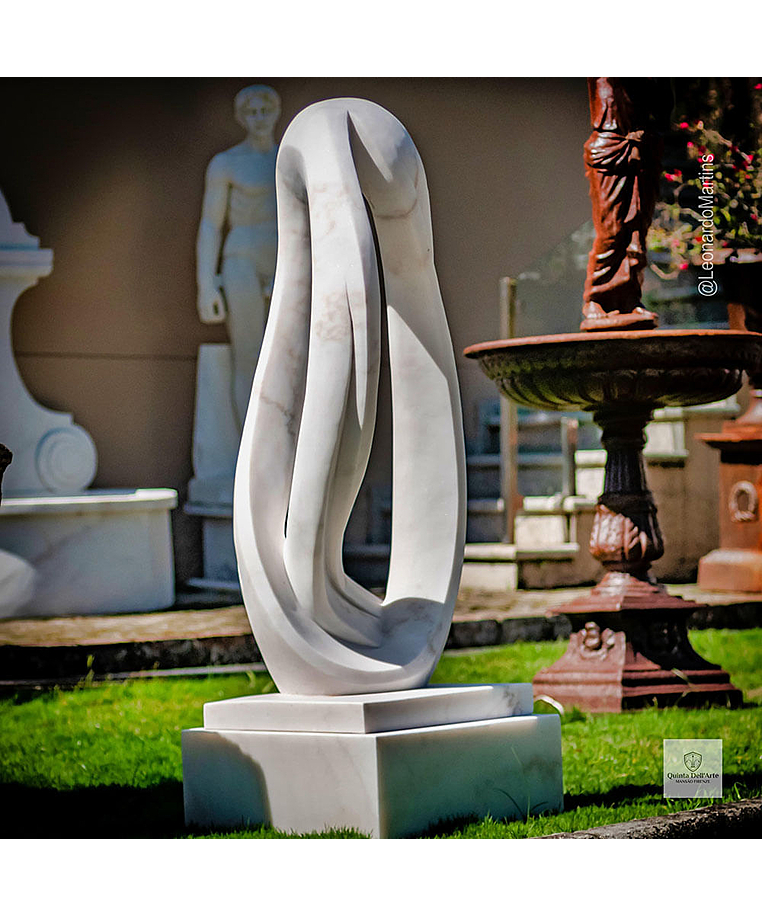 imagem do produto Escultura Tra�o Soberano M�rmore Branco 150cm - EMP748