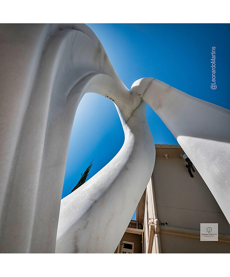 imagem do produto Escultura Tra�o Soberano M�rmore Branco 150cm - EMP748